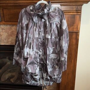 Dark camo Style & Co lightweight windbreaker jacket with removable hood XL